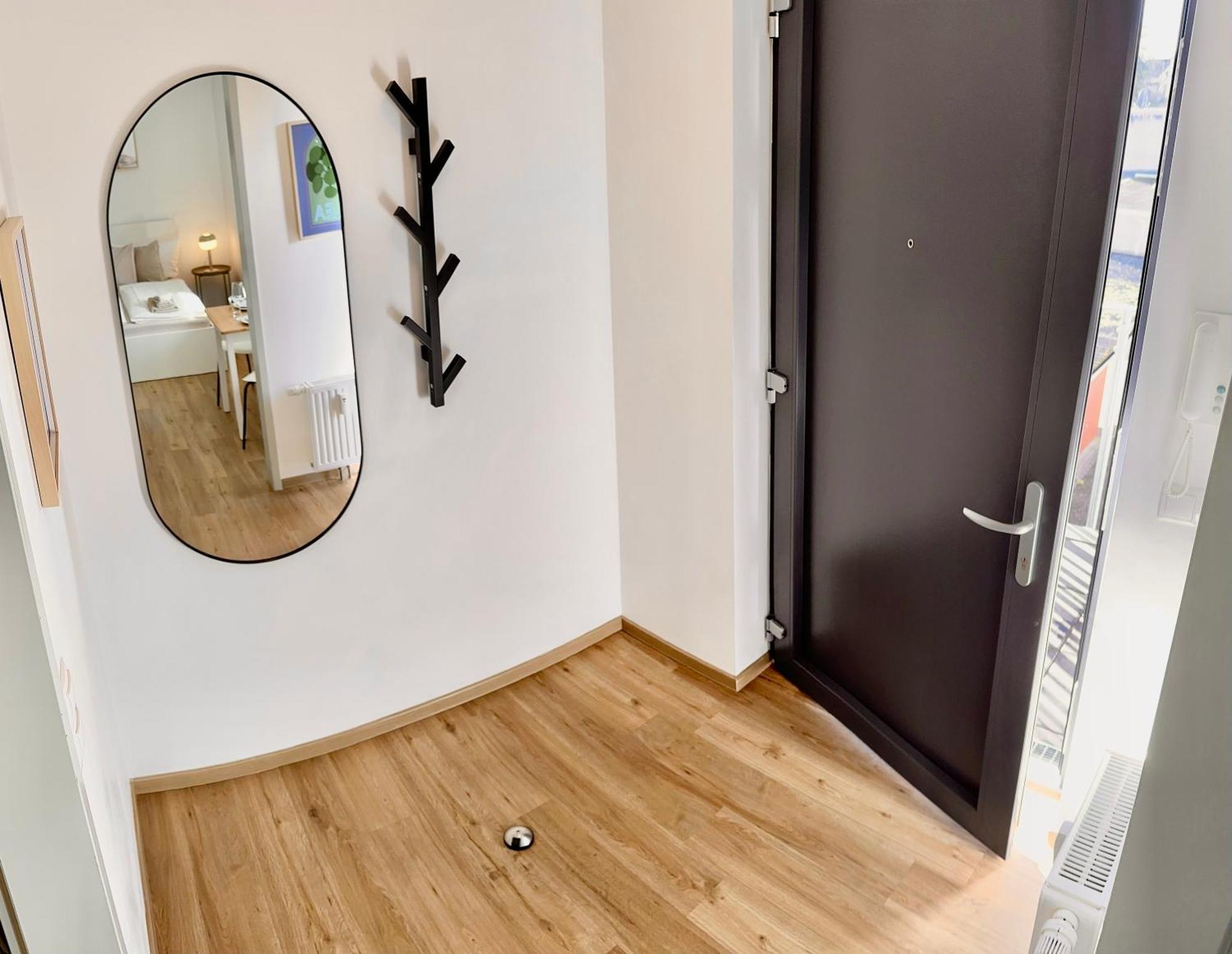 Stylisches Studio Mit Privatem Stellplatz Wenige Minuten Von Der Innenstadt & Mosel 科布倫茨 外观 照片